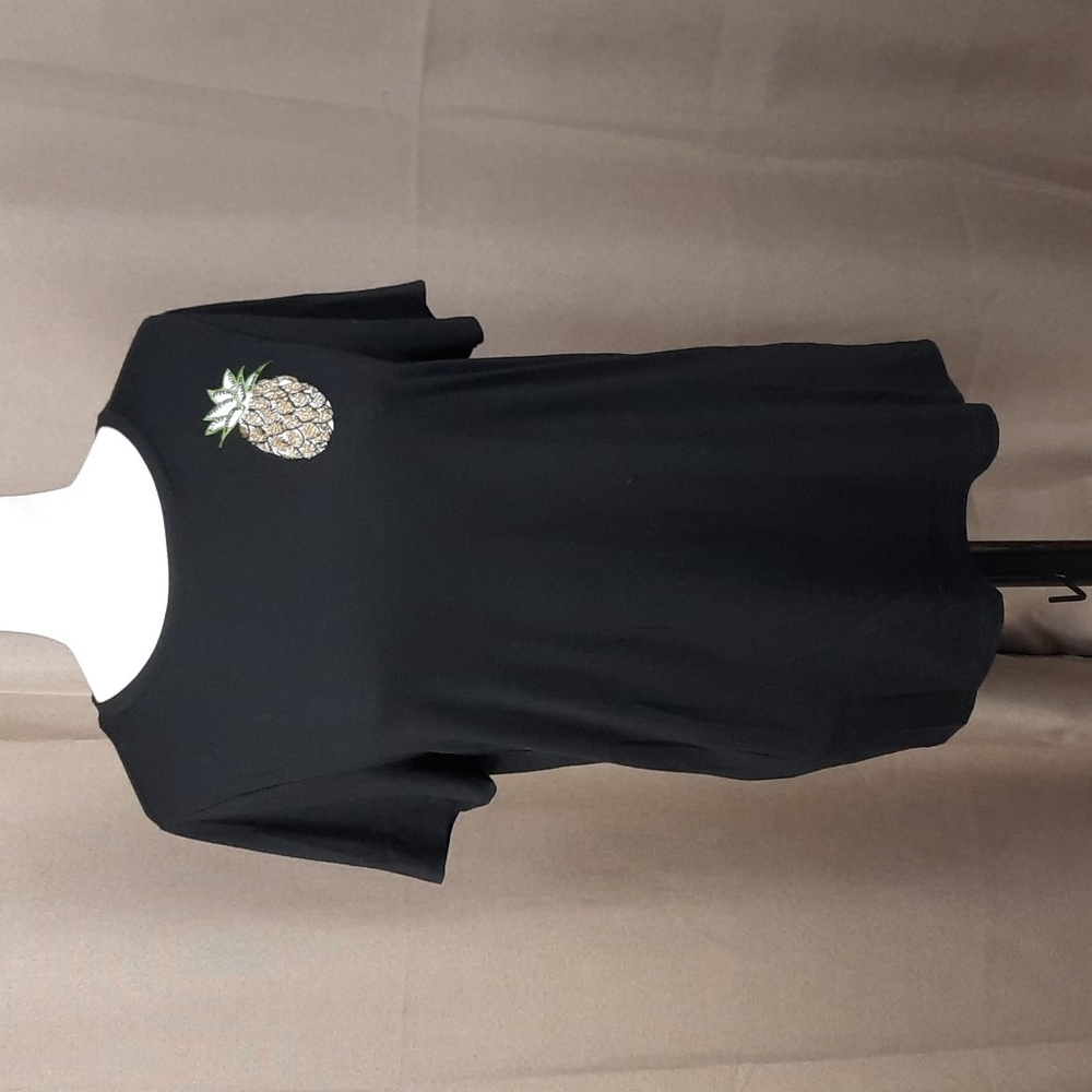 Lucy & Laurel black tee shirt with embroidered beaded pineapple, size medium
